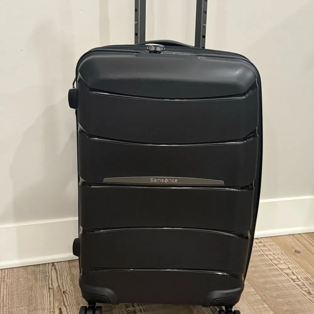 Samsonite Outline Pro Expandable Carry On Spinner Suitcase Luggage carry…